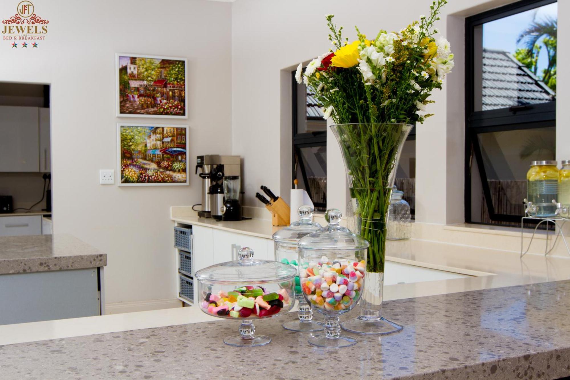 Jft Jewels Guest House Ист-Лондон Экстерьер фото