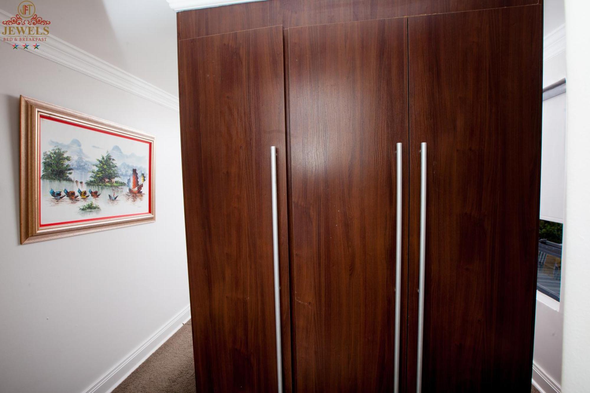 Jft Jewels Guest House Ист-Лондон Экстерьер фото