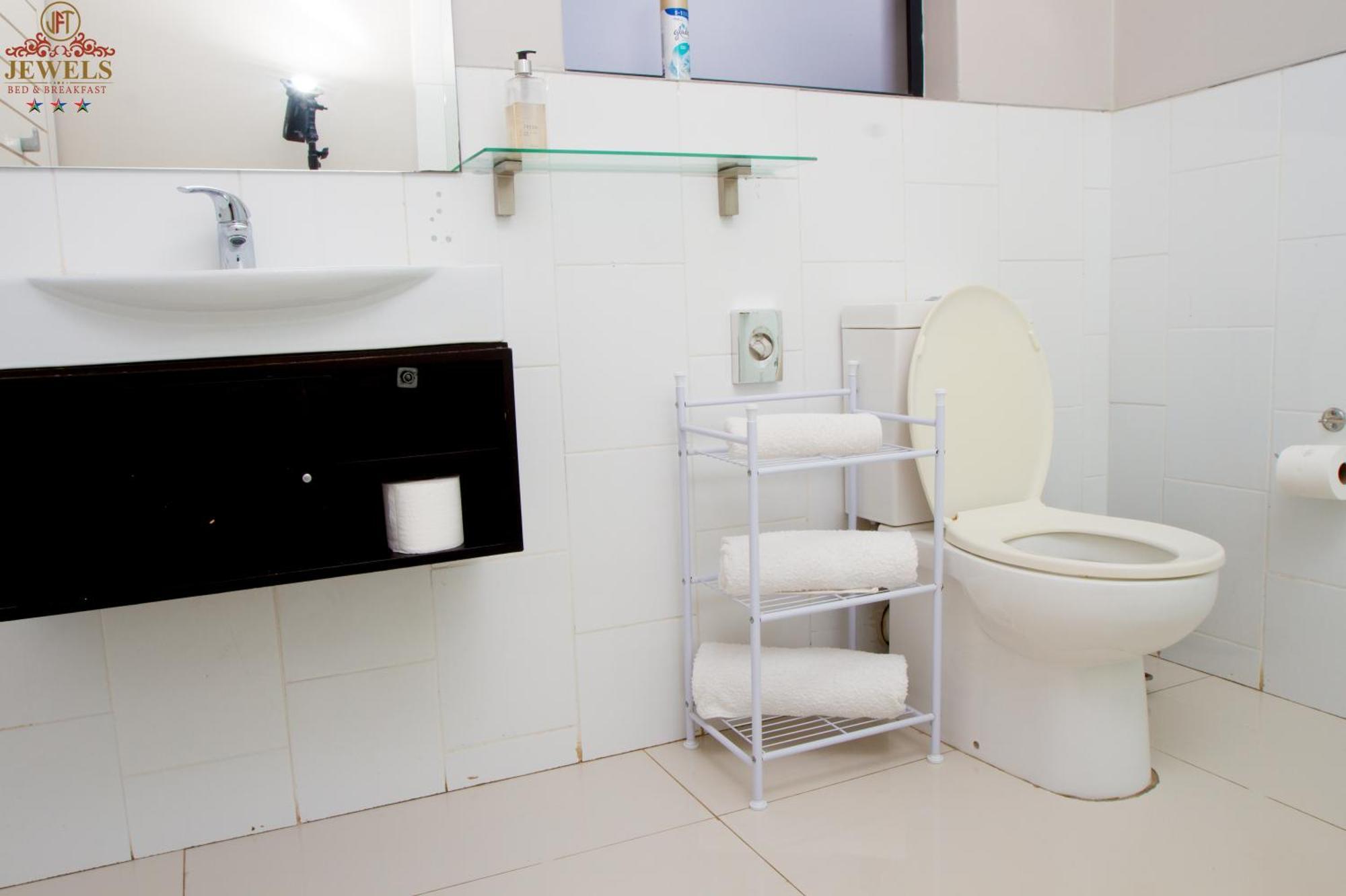 Jft Jewels Guest House Ист-Лондон Экстерьер фото