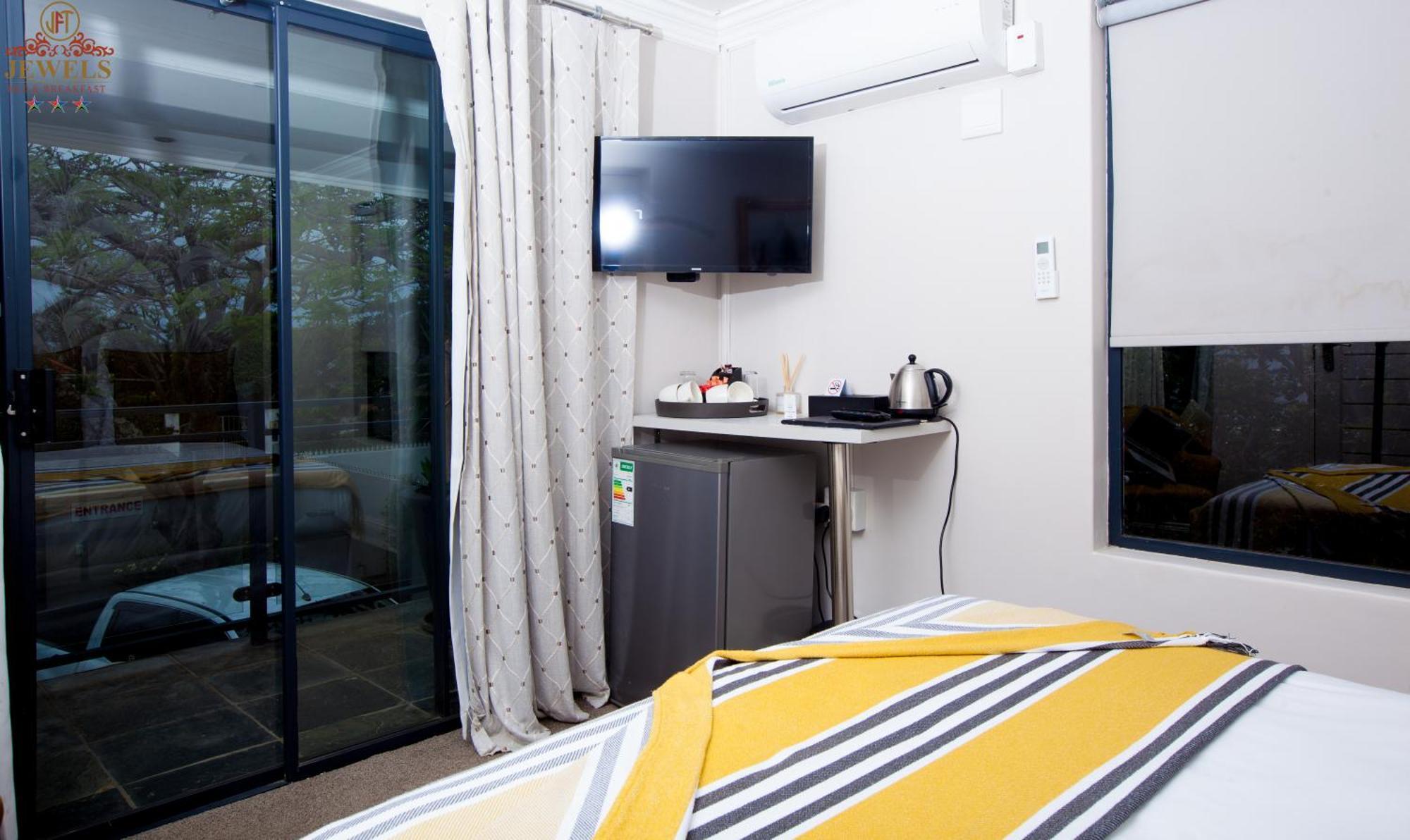 Jft Jewels Guest House Ист-Лондон Экстерьер фото