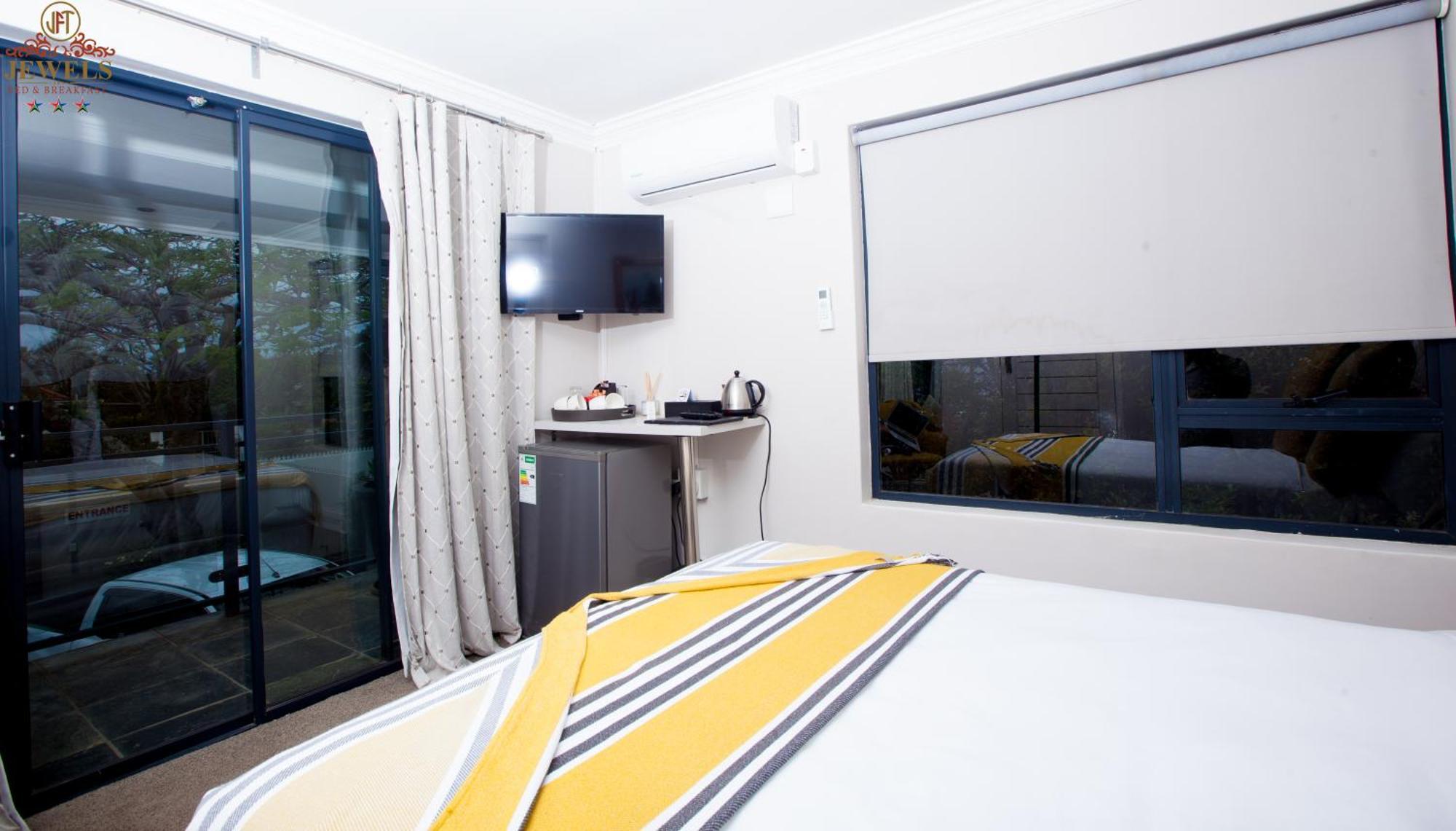 Jft Jewels Guest House Ист-Лондон Экстерьер фото