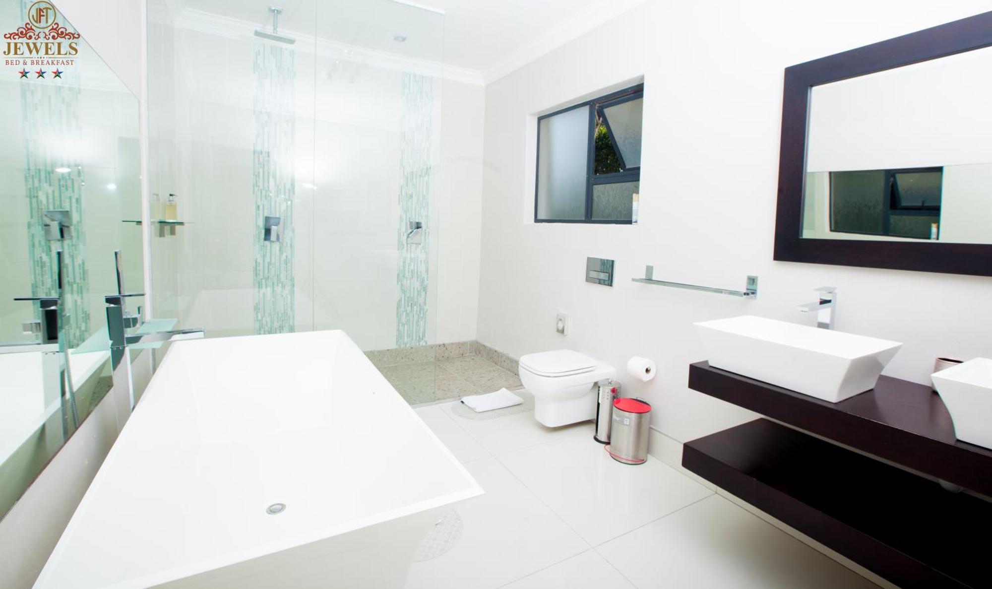 Jft Jewels Guest House Ист-Лондон Экстерьер фото