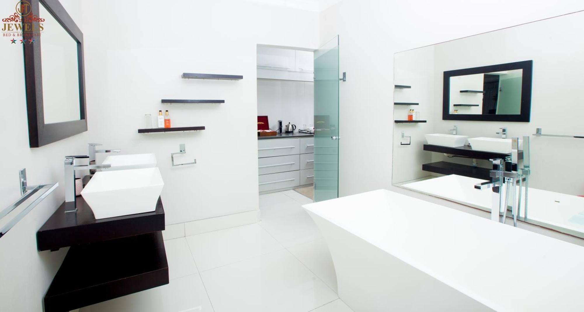 Jft Jewels Guest House Ист-Лондон Экстерьер фото