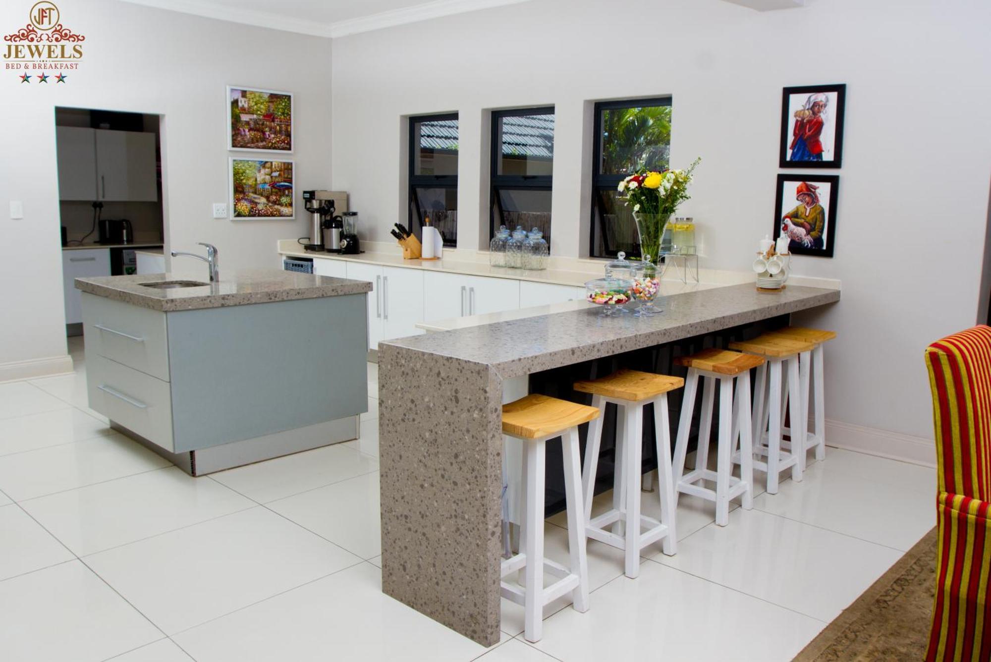 Jft Jewels Guest House Ист-Лондон Экстерьер фото